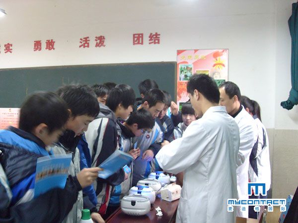 传递正能量——麦迪格“免费清洗眼镜”进校园