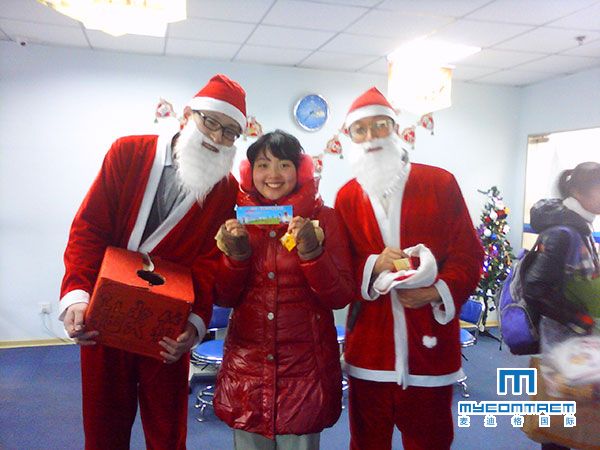 唐山麦迪格和孩子们一起圣诞狂欢