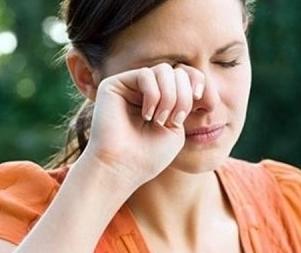 警惕！隐形眼镜可致严重干眼症